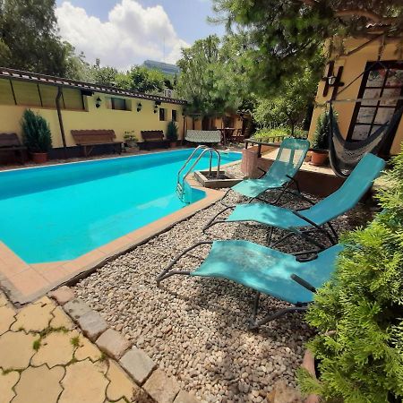 Casa Mica Guesthouse Bukarest Eksteriør billede