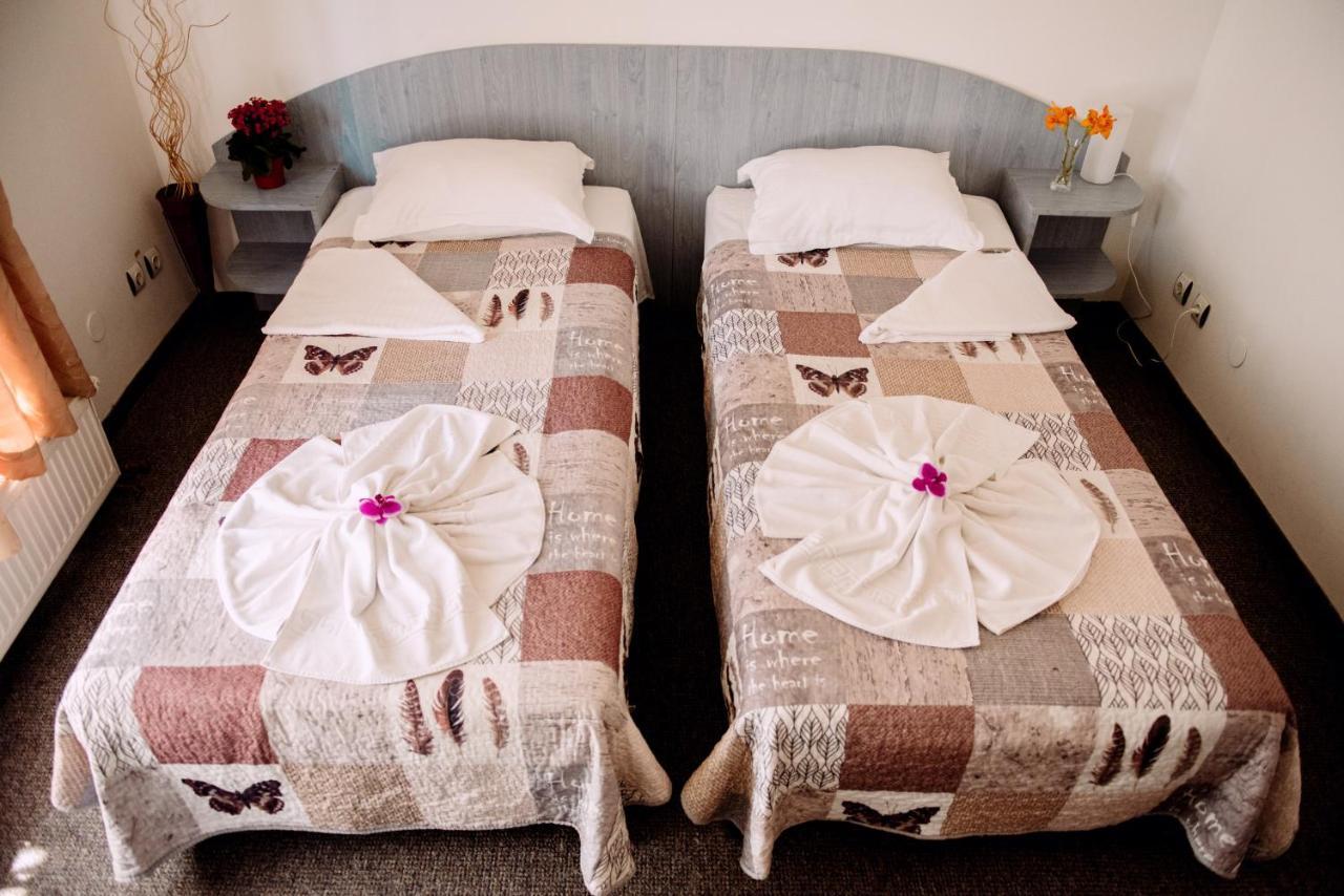 Casa Mica Guesthouse Bukarest Eksteriør billede