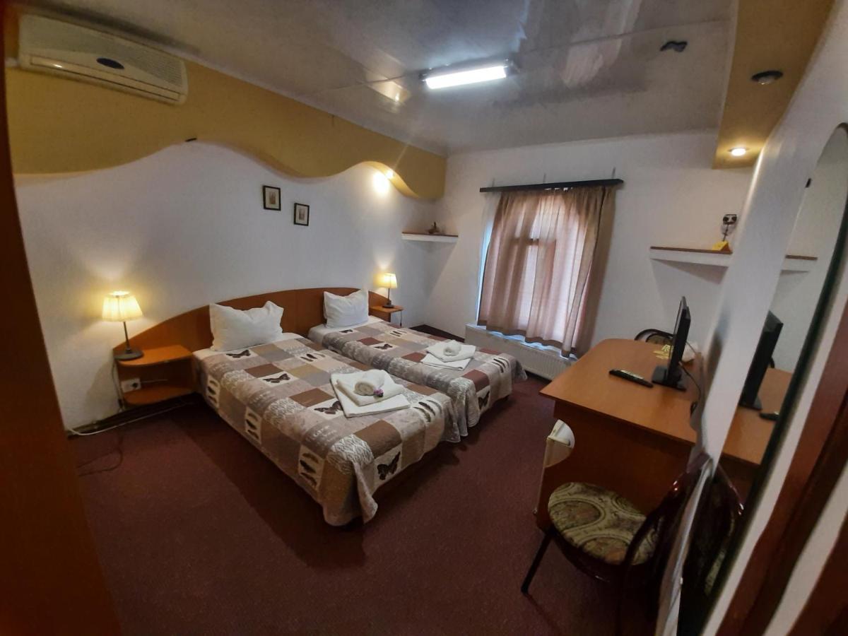 Casa Mica Guesthouse Bukarest Eksteriør billede
