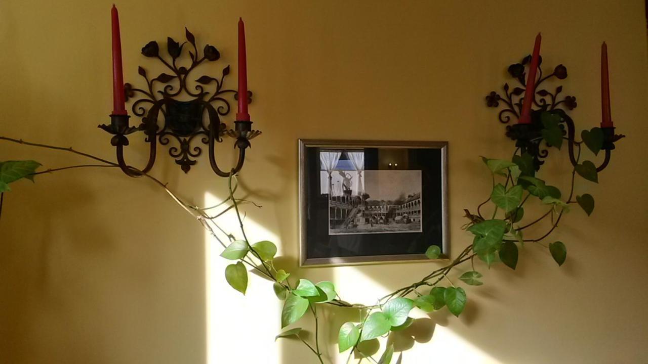 Casa Mica Guesthouse Bukarest Eksteriør billede