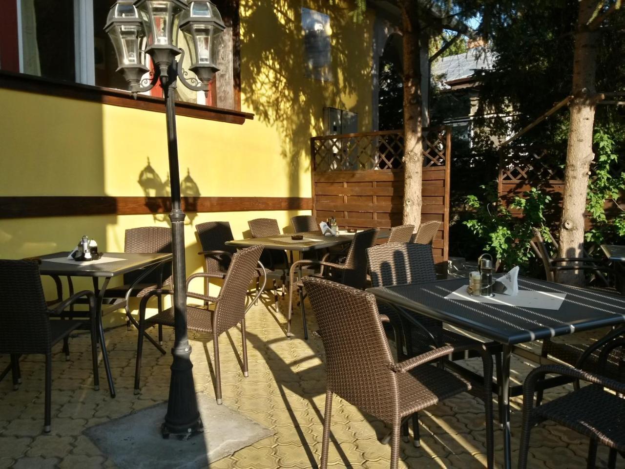 Casa Mica Guesthouse Bukarest Eksteriør billede