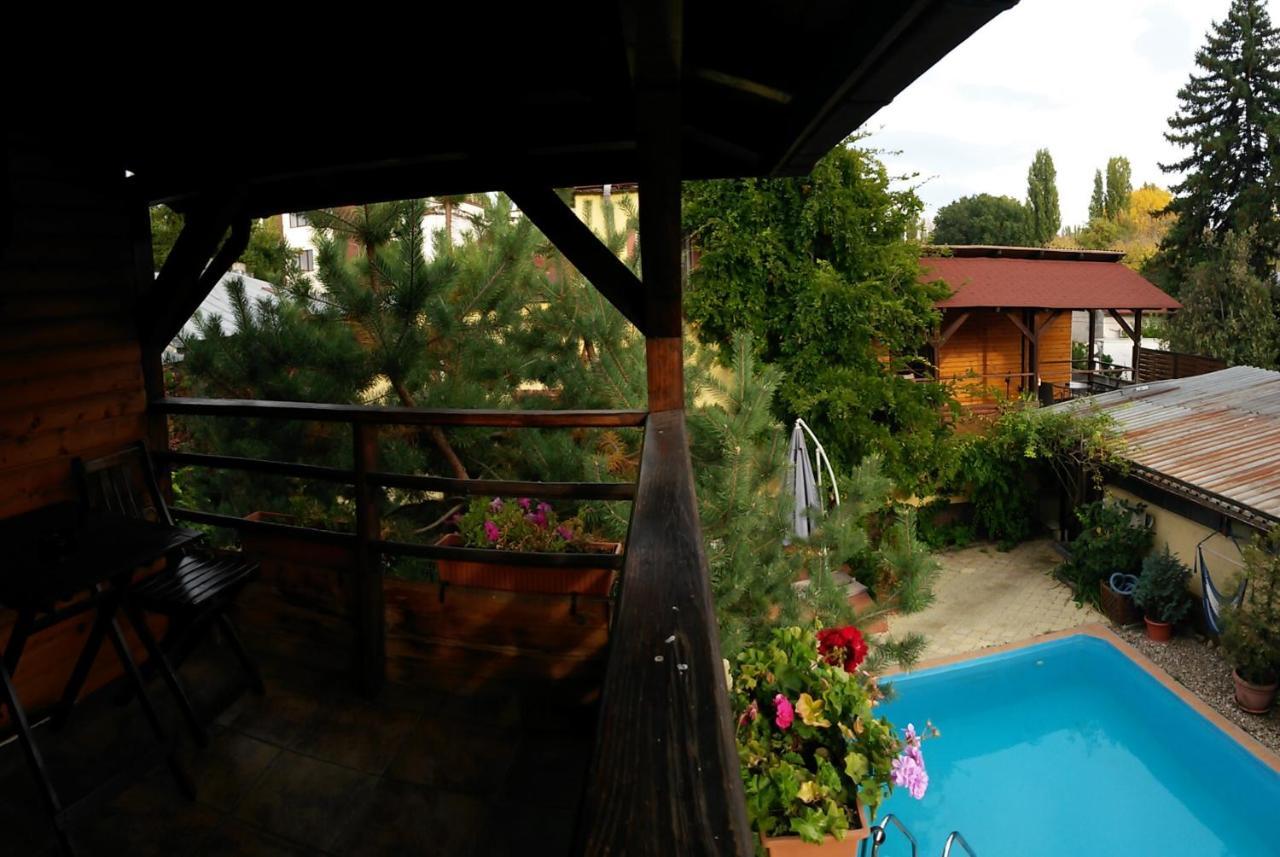 Casa Mica Guesthouse Bukarest Eksteriør billede