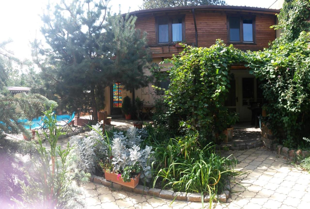 Casa Mica Guesthouse Bukarest Eksteriør billede