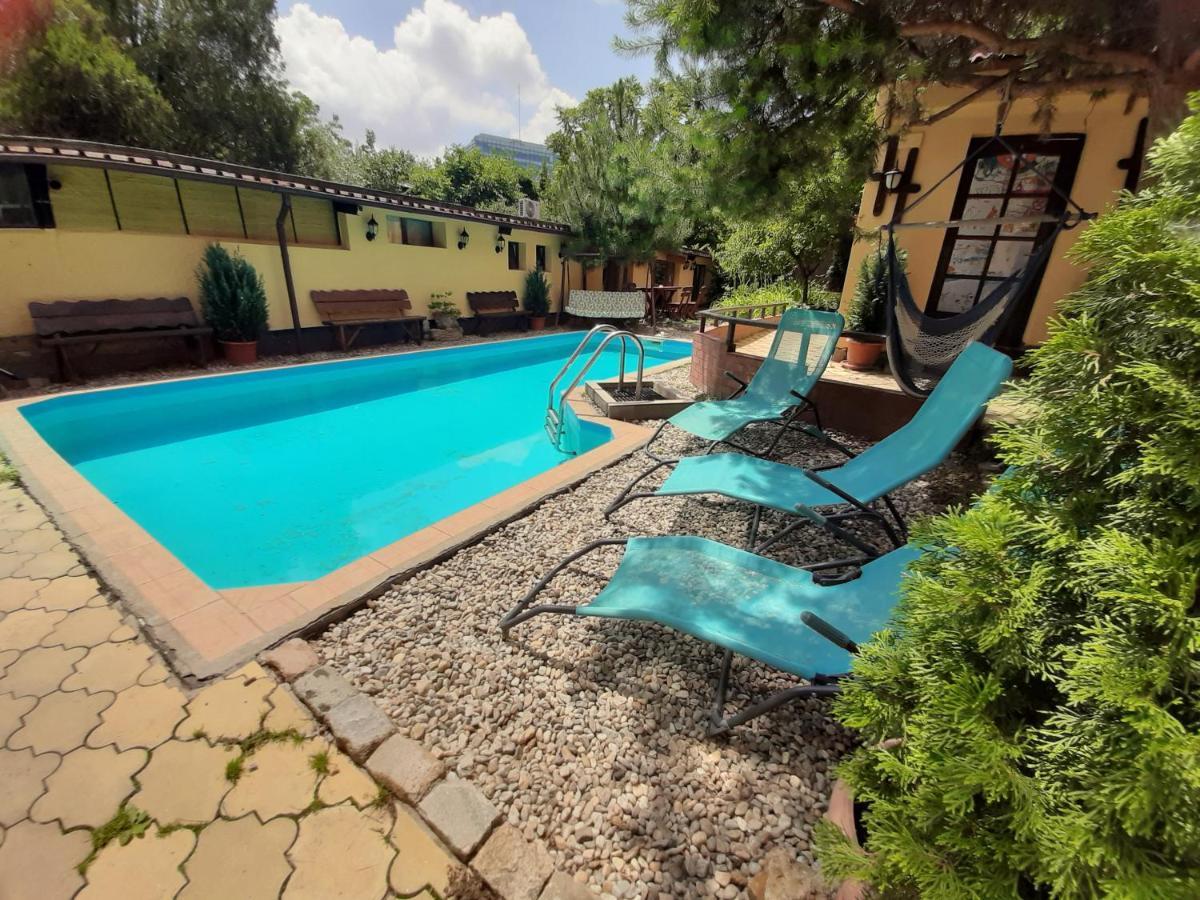 Casa Mica Guesthouse Bukarest Eksteriør billede