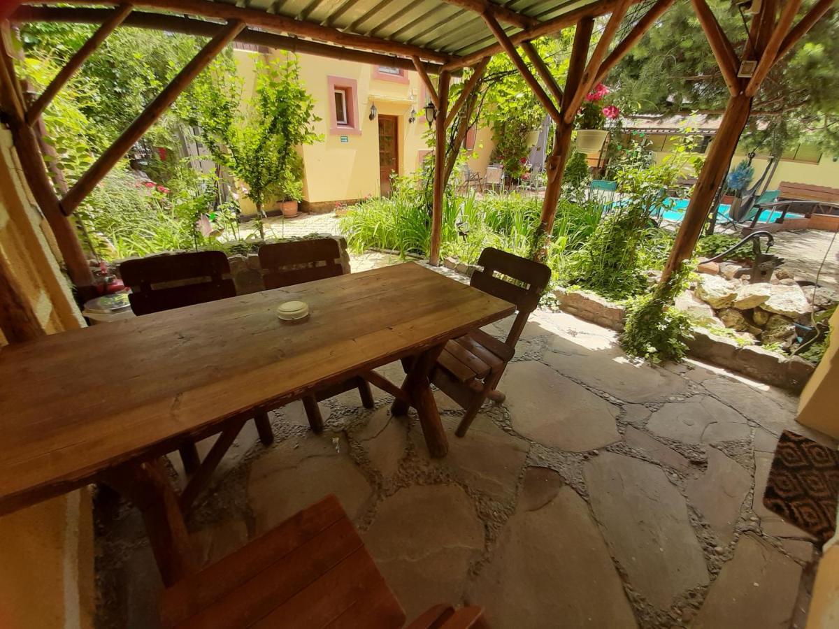 Casa Mica Guesthouse Bukarest Eksteriør billede